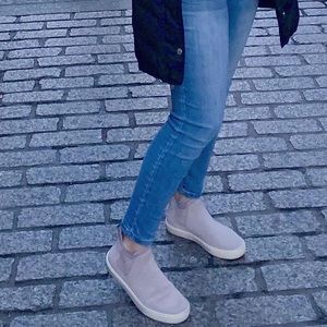 Rothy’s lilac gray Chelsea sneaker